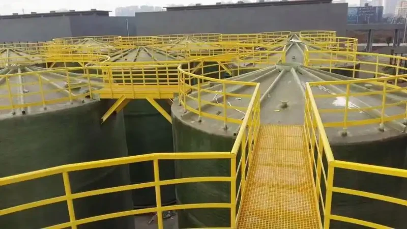 Industrial maintenance platform with FRP grating walk sheets Industrial maintenance platform with FRP grating walk sheets